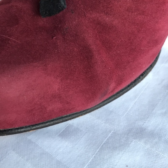 Free w bundle- Italian burgundy kid suede and black stretch pumps w bows EUC - Picture 10 of 11